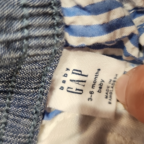 Baby Gap shorts - Picture 3 of 6